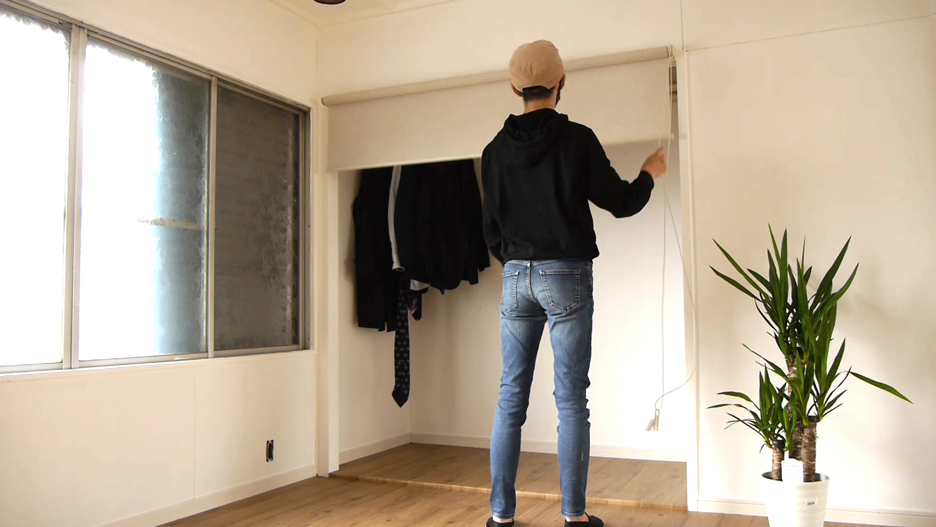 Diy 押入れ クローゼット 棚 ハンガーパイプ ロールスクリーンでおしゃれに Diycafe